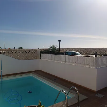 بيت شباب Moana Surf House